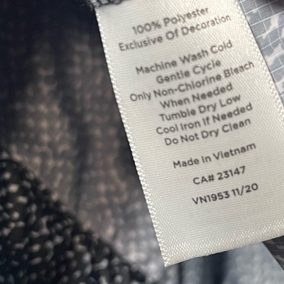 T by Talbots geometric pattern hooded windbreaker jacket size LP Large Petite - Picture 7 of 7